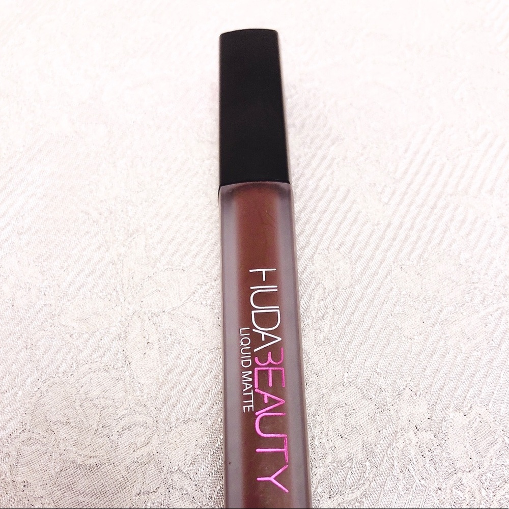 HUDA BEAUTY LIPSTICK